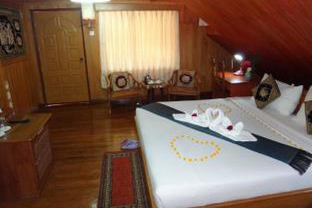 Hill Top Villa Hotel Калау Стая снимка